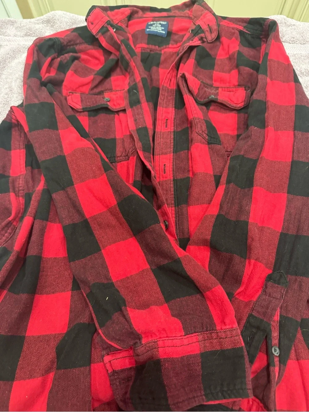 Men's Red and Black Buffalo Plaid Flannel Shirt (CL-5)